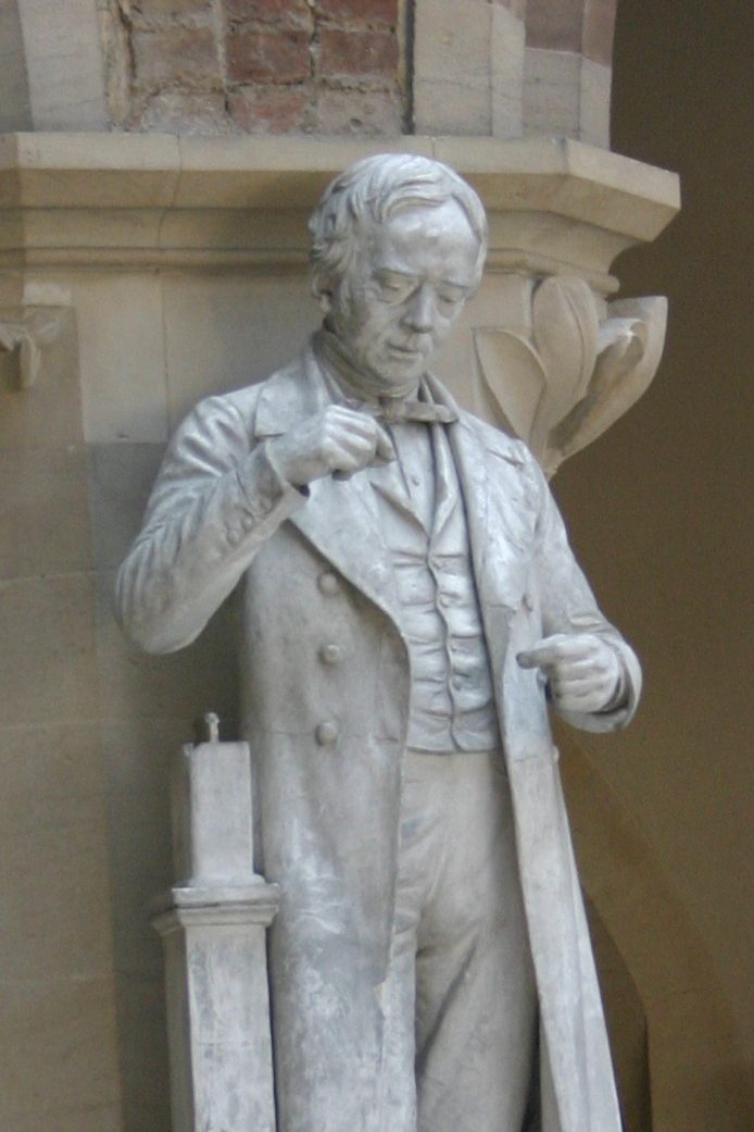 Hans Oersted's statue, Oxford University Museum of Natural History, Oxford - 02.JPG